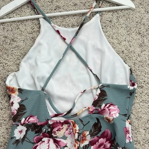 Soprano Floral Open Back Dress in Pink and Green medium - Picture 5 of 5